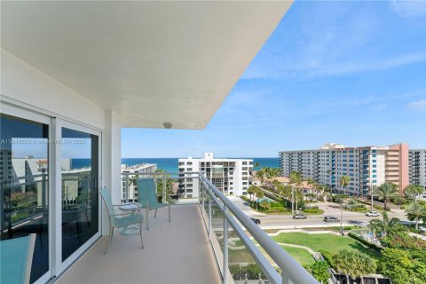Condo in Hillsboro Beach, Florida, 2 bedrooms  № 1857159 - photo 13