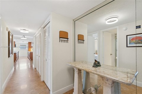 Condo in Hillsboro Beach, Florida, 2 bedrooms  № 1857159 - photo 3