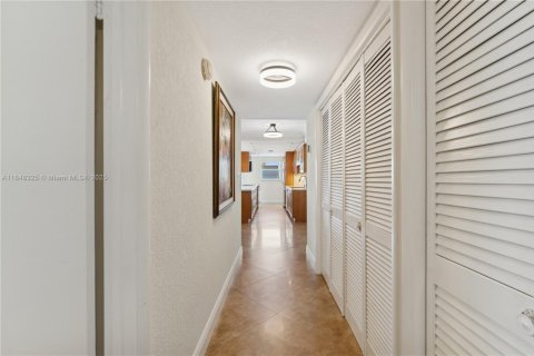 Condo in Hillsboro Beach, Florida, 2 bedrooms  № 1857159 - photo 4