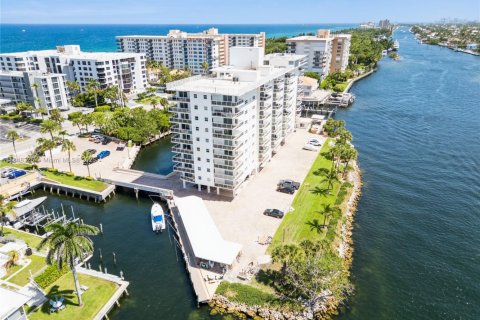 Condo in Hillsboro Beach, Florida, 2 bedrooms  № 1857159 - photo 1