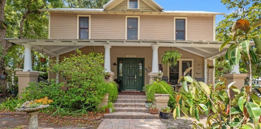 House in Tampa, Florida 4 bedrooms, 219.53 sq.m. № 1690152