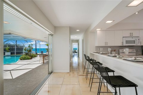 House in Key Biscayne, Florida 5 bedrooms, 336.31 sq.m. № 1948875 - photo 26