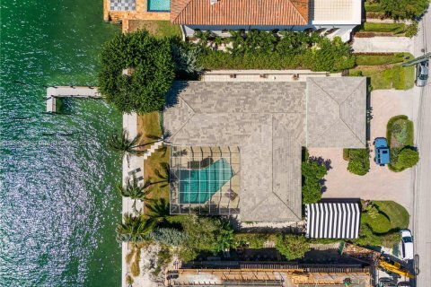 House in Key Biscayne, Florida 5 bedrooms, 336.31 sq.m. № 1948875 - photo 3