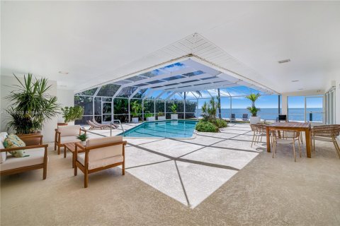 House in Key Biscayne, Florida 5 bedrooms, 336.31 sq.m. № 1948875 - photo 11