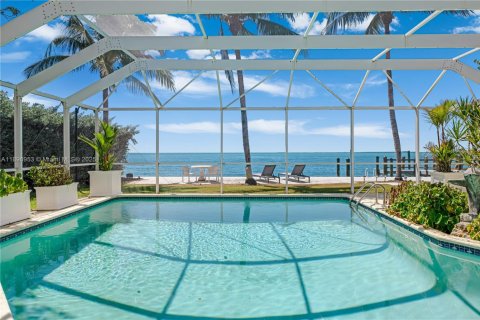 House in Key Biscayne, Florida 5 bedrooms, 336.31 sq.m. № 1948875 - photo 5