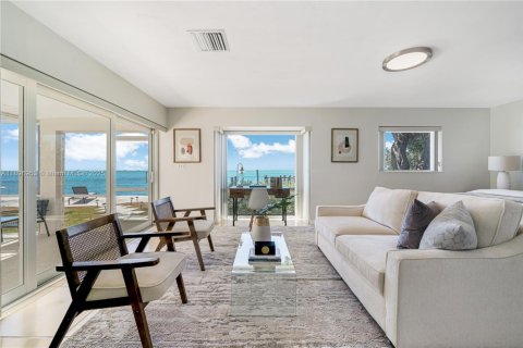 House in Key Biscayne, Florida 5 bedrooms, 336.31 sq.m. № 1948875 - photo 19