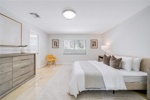 House in Key Biscayne, Florida 5 bedrooms, 336.31 sq.m. № 1948875 - photo 20