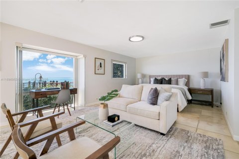 House in Key Biscayne, Florida 5 bedrooms, 336.31 sq.m. № 1948875 - photo 18