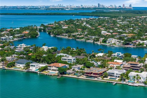 House in Key Biscayne, Florida 5 bedrooms, 336.31 sq.m. № 1948875 - photo 4