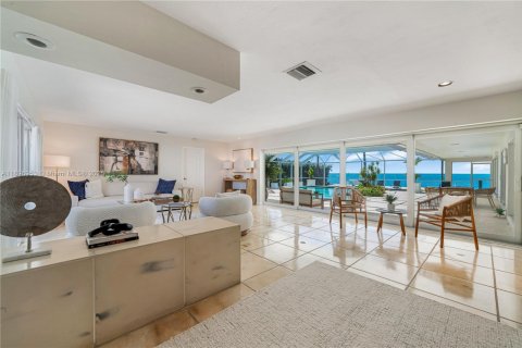 House in Key Biscayne, Florida 5 bedrooms, 336.31 sq.m. № 1948875 - photo 6
