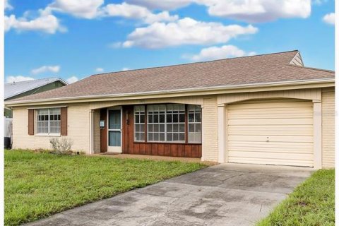 House in Holiday, Florida 2 bedrooms, 99.22 sq.m. № 2376613