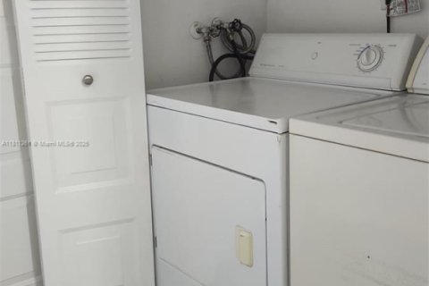 Купить кондоминиум в Дорал, Флорида 1 спальня, 65.96м2, № 1867152 - фото 8
