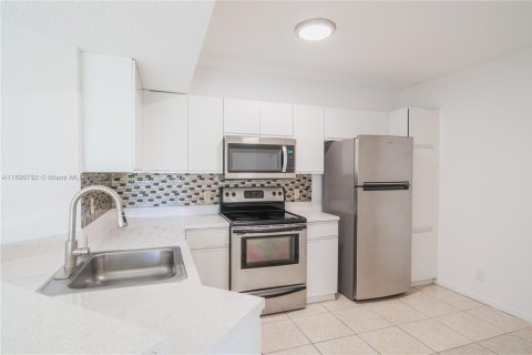 Condo in Coral Springs, Florida, 2 bedrooms  № 1949605 - photo 3