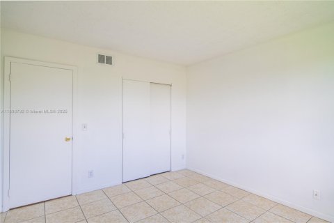 Condo in Coral Springs, Florida, 2 bedrooms  № 1949605 - photo 6
