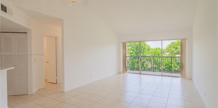 Condo in Coral Springs, Florida, 2 bedrooms  № 1949605