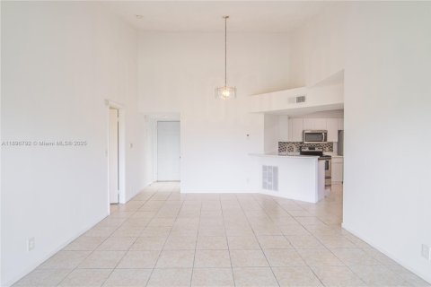 Condo in Coral Springs, Florida, 2 bedrooms  № 1949605 - photo 2