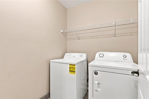 Townhouse in Orlando, Florida 3 bedrooms, 140.93 sq.m. № 2304788 - photo 24