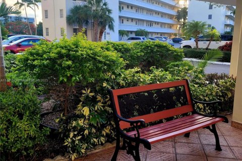 Condominio en venta en Aventura, Florida, 2 dormitorios, 100.61 m2 № 1697629 - foto 22
