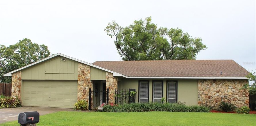 House in Altamonte Springs, Florida 3 bedrooms, 194.91 sq.m. № 1827166