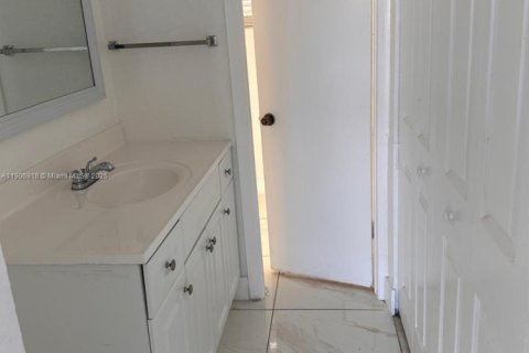 Снять в аренду виллу или дом в Хайалиа, Флорида 3 спальни, 102.56м2, № 1965495 - фото 7