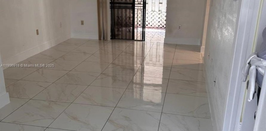 Дом в Хайалиа, Флорида 3 спальни, 102.56м2 № 1965495