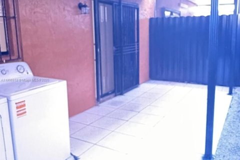 Снять в аренду виллу или дом в Хайалиа, Флорида 3 спальни, 102.56м2, № 1965495 - фото 3