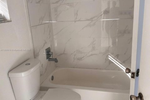 Снять в аренду виллу или дом в Хайалиа, Флорида 3 спальни, 102.56м2, № 1965495 - фото 8