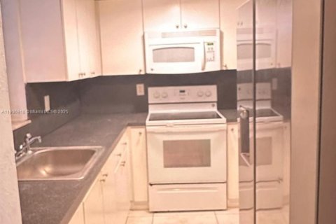 Снять в аренду виллу или дом в Хайалиа, Флорида 3 спальни, 102.56м2, № 1965495 - фото 2