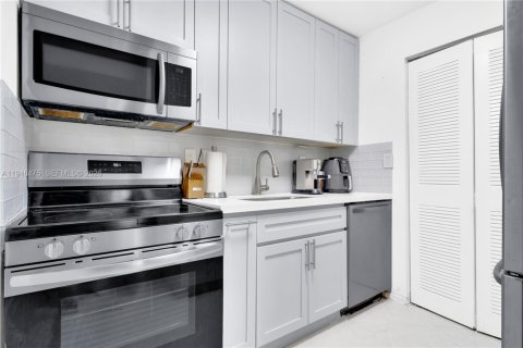 Copropriété à vendre à Miami, Floride: 2 chambres, 85.19 m2 № 2004417 - photo 9