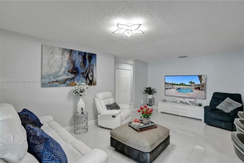 Villa ou maison à vendre à Miami, Floride: 4 chambres, 176.7 m2 № 1807036 - photo 10
