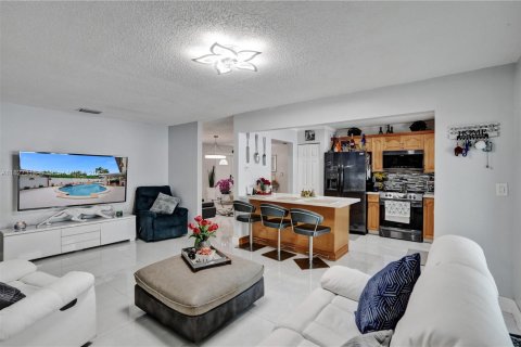 Villa ou maison à vendre à Miami, Floride: 4 chambres, 176.7 m2 № 1807036 - photo 1