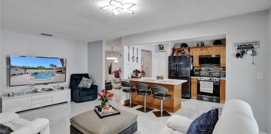 Villa ou maison à Miami, Floride 4 chambres, 176.7 m2 № 1807036