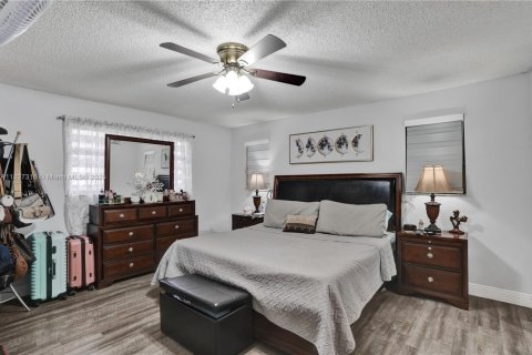 Villa ou maison à vendre à Miami, Floride: 4 chambres, 176.7 m2 № 1807036 - photo 15