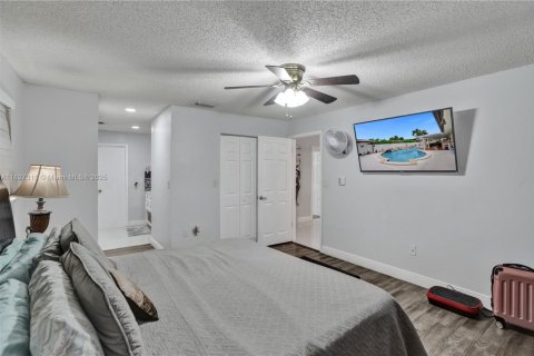 Villa ou maison à vendre à Miami, Floride: 4 chambres, 176.7 m2 № 1807036 - photo 17