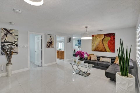 Villa ou maison à vendre à Miami, Floride: 4 chambres, 176.7 m2 № 1807036 - photo 24