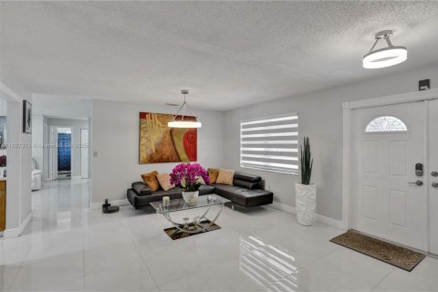 Villa ou maison à vendre à Miami, Floride: 4 chambres, 176.7 m2 № 1807036 - photo 7