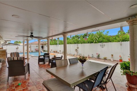 Villa ou maison à vendre à Miami, Floride: 4 chambres, 176.7 m2 № 1807036 - photo 30