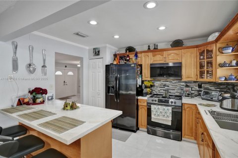 Villa ou maison à vendre à Miami, Floride: 4 chambres, 176.7 m2 № 1807036 - photo 13