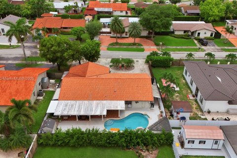 Villa ou maison à vendre à Miami, Floride: 4 chambres, 176.7 m2 № 1807036 - photo 5