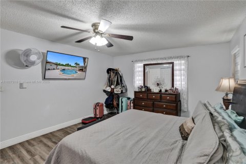 Villa ou maison à vendre à Miami, Floride: 4 chambres, 176.7 m2 № 1807036 - photo 16