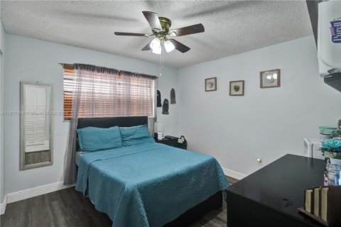Villa ou maison à vendre à Miami, Floride: 4 chambres, 176.7 m2 № 1807036 - photo 23
