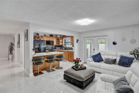 Villa ou maison à vendre à Miami, Floride: 4 chambres, 176.7 m2 № 1807036 - photo 9