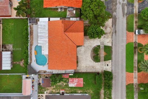 Villa ou maison à vendre à Miami, Floride: 4 chambres, 176.7 m2 № 1807036 - photo 2