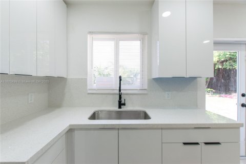 Villa ou maison à vendre à Fort Lauderdale, Floride: 3 chambres, 91.42 m2 № 1931334 - photo 9