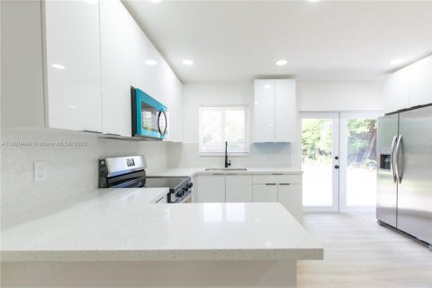 Villa ou maison à vendre à Fort Lauderdale, Floride: 3 chambres, 91.42 m2 № 1931334 - photo 6