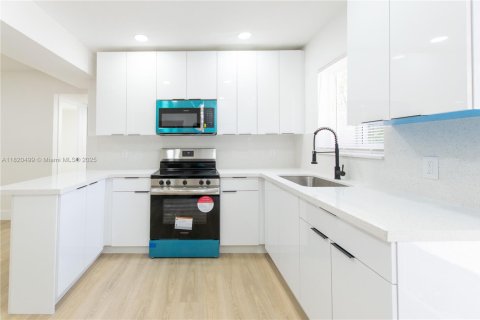 Villa ou maison à vendre à Fort Lauderdale, Floride: 3 chambres, 91.42 m2 № 1931334 - photo 8