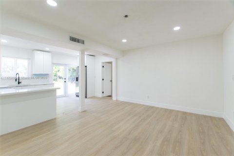 Villa ou maison à vendre à Fort Lauderdale, Floride: 3 chambres, 91.42 m2 № 1931334 - photo 4