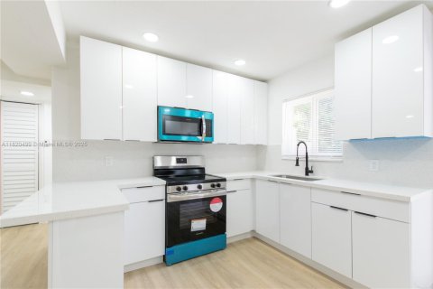 Villa ou maison à vendre à Fort Lauderdale, Floride: 3 chambres, 91.42 m2 № 1931334 - photo 7