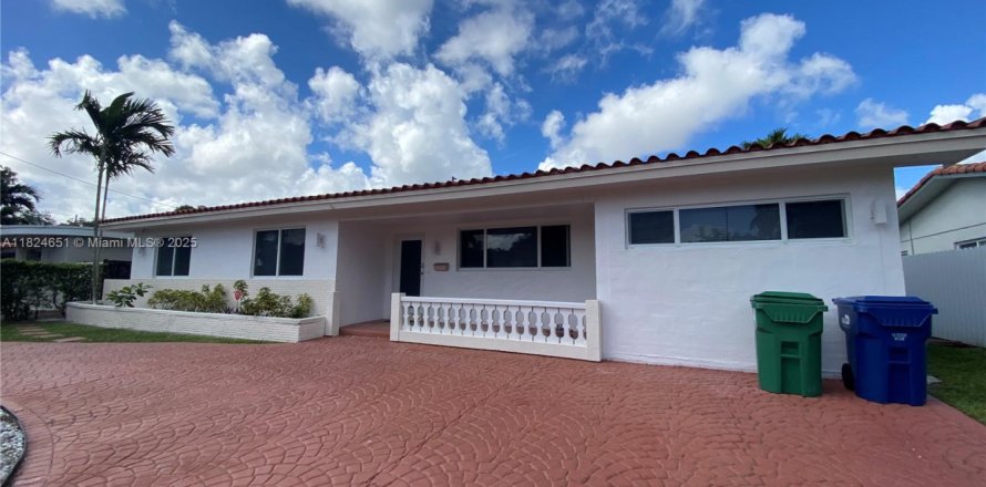 Villa ou maison à Miami, Floride 4 chambres, 197.51 m2 № 1794400