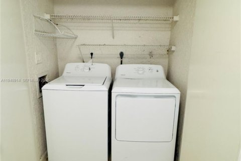 Снять в аренду кондоминиум в Окленд-Парк, Флорида 1 спальня, 78.41м2, № 2004708 - фото 14